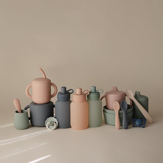 mushie Silicone Puree Pouch 2-Pack | 5 oz Reusable Baby Food Pouches (Cambridge Blue)