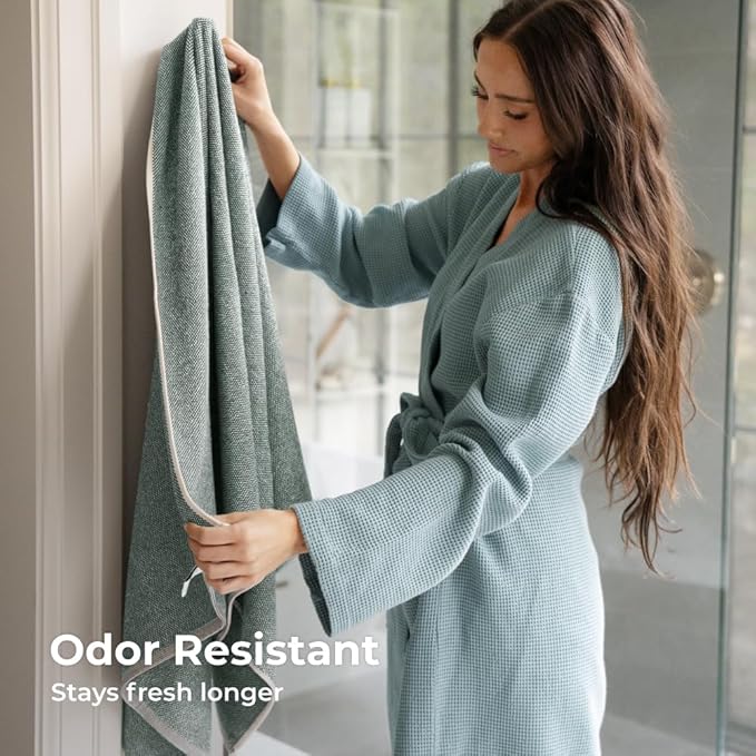 Cariloha Two Toned Bath Towel |Oasis Green | 28"x54" | Turkish Cotton & Viscose Material Blend | Extra Smooth, Odor Resistant and Highly Absorbent