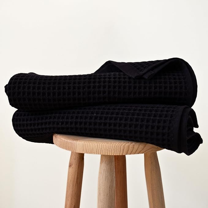 PÜSKÜL Premium Waffle Bath Towels Set of 2 - Organic 100% Turkish Cotton Bath Towel - Quick Dry, Absorbent, Light, Thin, 32x63 Large Waffle Towels for Bathroom (Black Bath Towels - Pack of 2)