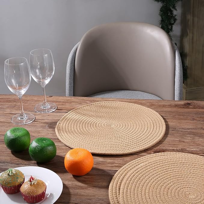 Jute Woven Placemats Set of 6, Round Braided Tablemats 13.8 inch Natural Jute Plat Chargers Handmade Woven Placemats Heat Resistant Non-Slip Potholder for Table Decoration