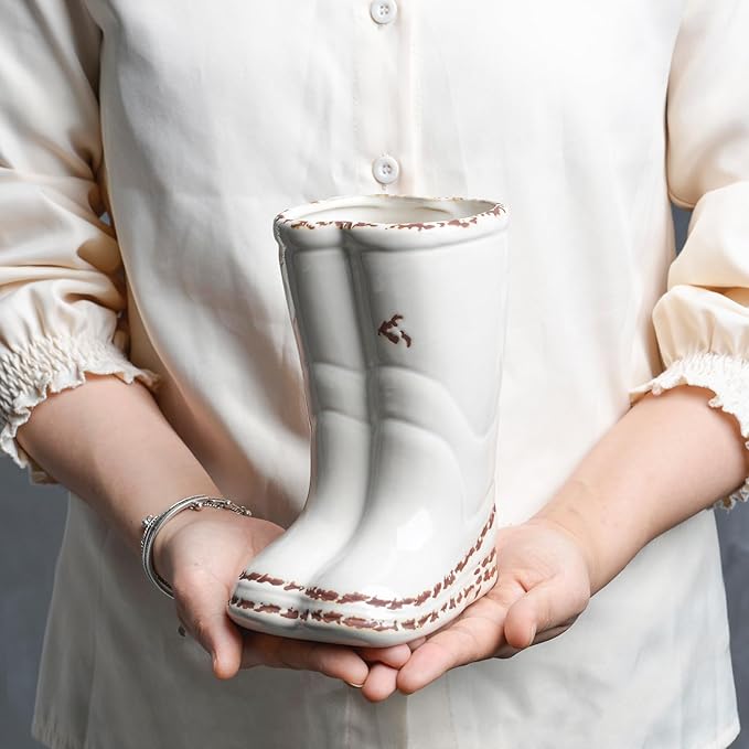 Quoowiit Ceramic Rustic Farmhouse Boot Vase, White Distressed Flower Vase for Home Decor, Decorative Vases for Centerpiece Table Decorations, Vases for Living Room Kitchen Entryway Mantle Shelf Decor