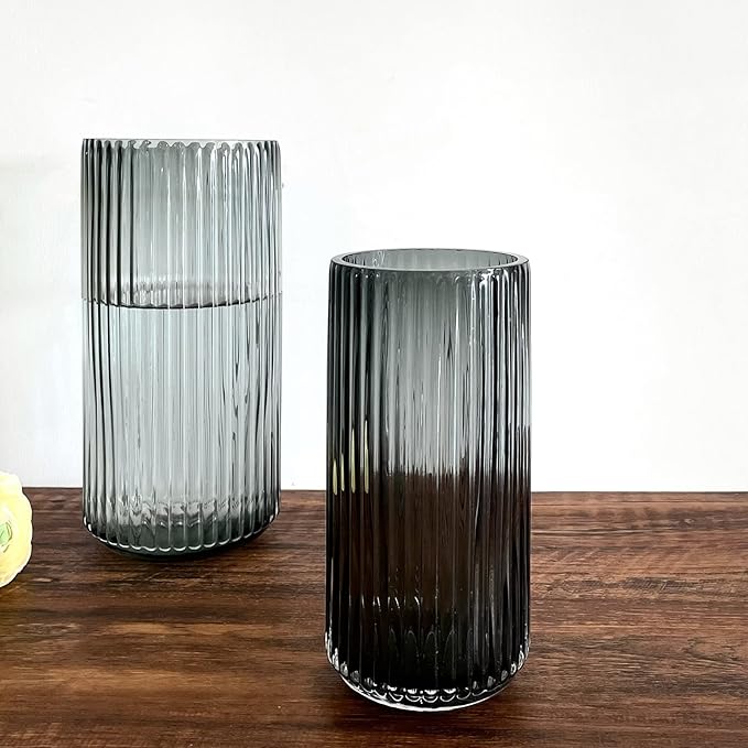 BUICCE Hand Blown Glass Flower Vase for Farmhouse Decor,Round Vintage Foding Bottles for Kitchen Dining Table Cafe Home Shelf Wedding Centerpiece.