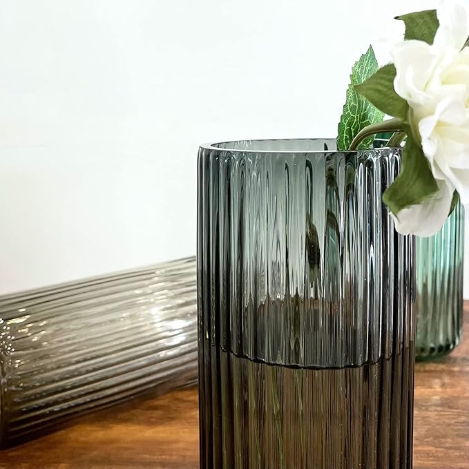 BUICCE Hand Blown Glass Flower Vase for Farmhouse Decor,Round Vintage Foding Bottles for Kitchen Dining Table Cafe Home Shelf Wedding Centerpiece.