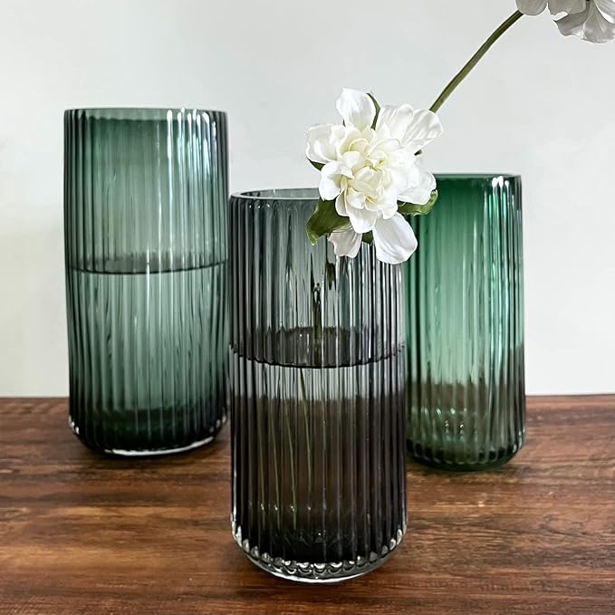 BUICCE Hand Blown Glass Flower Vase for Farmhouse Decor,Round Vintage Foding Bottles for Kitchen Dining Table Cafe Home Shelf Wedding Centerpiece.