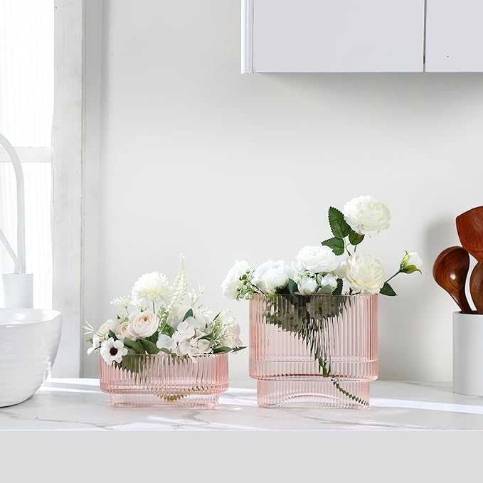 Short Glass Vases, Set of 2 Pink Glass Vases for Tulips, Ribbed Vase for Flowers, Modern Small Vase for Living Room, Dining Room, Bathroom, Desk, Shelf, Wedding, Office