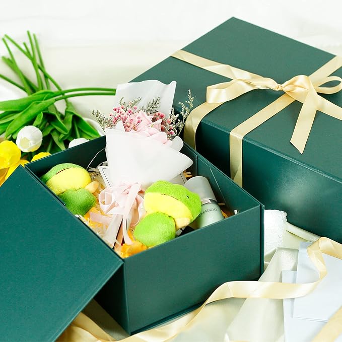 MOYEUPAC Green Gift Box,9" X 7" X 4" with Lids for Presents Magnetic Closure Gift Packagingfor Birthday, Christmas-Green with Ribbon