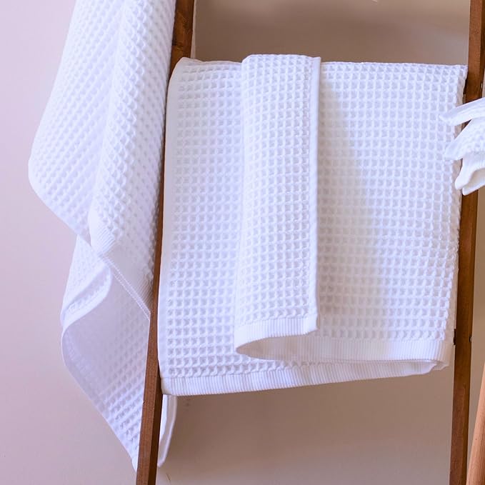 PÜSKÜL Premium Waffle Bath Towels Set of 2 - Organic 100% Turkish Cotton Bath Towel - Quick Dry, Absorbent, Light, Thin, 32x63 Large Waffle Towels for Bathroom (White Bath Towels - Pack of 2)