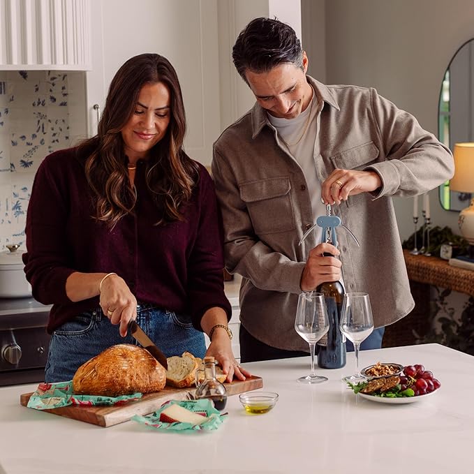 Bee's Wrap Beeswax Wraps for Food - Cut to Size Wax Paper Roll - Made in USA Reusable Waxed Paper & Bowl Covers - Organic & Eco-Friendly Alternative to Aluminum Foil & Plastic Wrap, Seasons Greetings