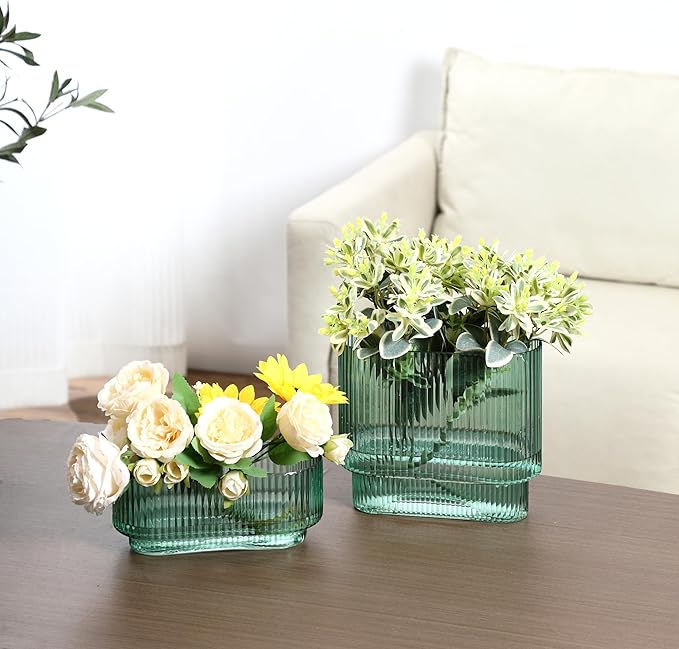 Short Glass Vases, Set of 2 Green Glass Vases for Tulips, Ribbed Vase for Flowers, Modern Small Vase for Living Room, Dining Room, Bathroom, Desk, Shelf, Wedding, Office