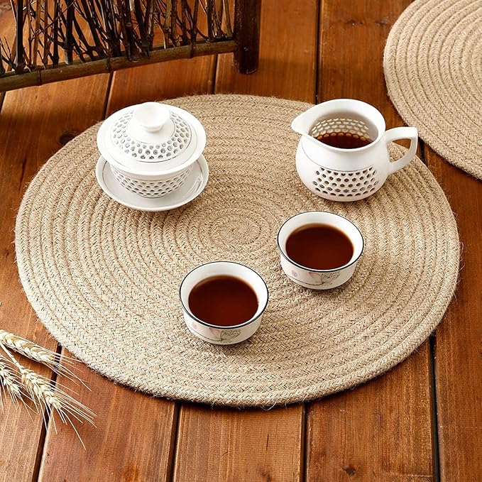 Jute Woven Placemats Set of 6, Round Braided Tablemats 13.8 inch Natural Jute Plat Chargers Handmade Woven Placemats Heat Resistant Non-Slip Potholder for Table Decoration