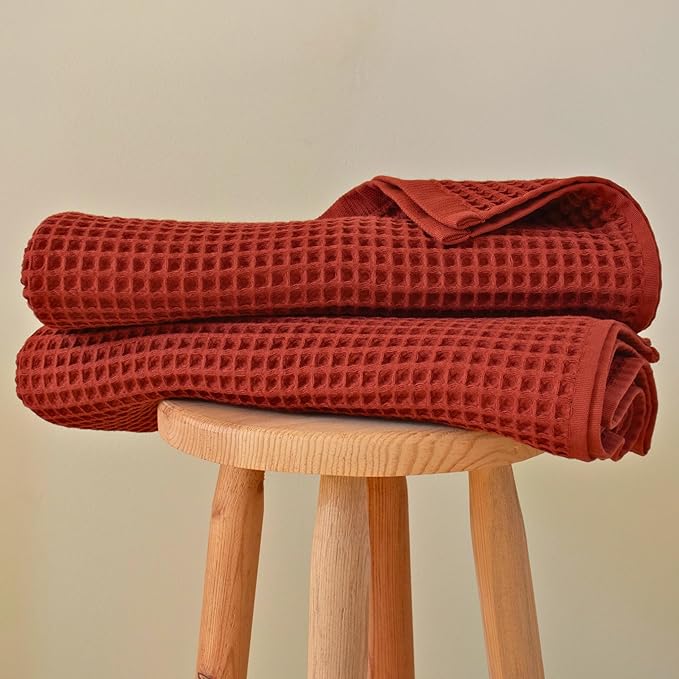 PÜSKÜL Premium Waffle Bath Towels Set of 2 - Organic 100% Turkish Cotton Bath Towel - Quick Dry, Absorbent, Light, Thin, 32x63 Large Waffle Towels for Bathroom (Red Brick Bath Towels - Pack of 2)