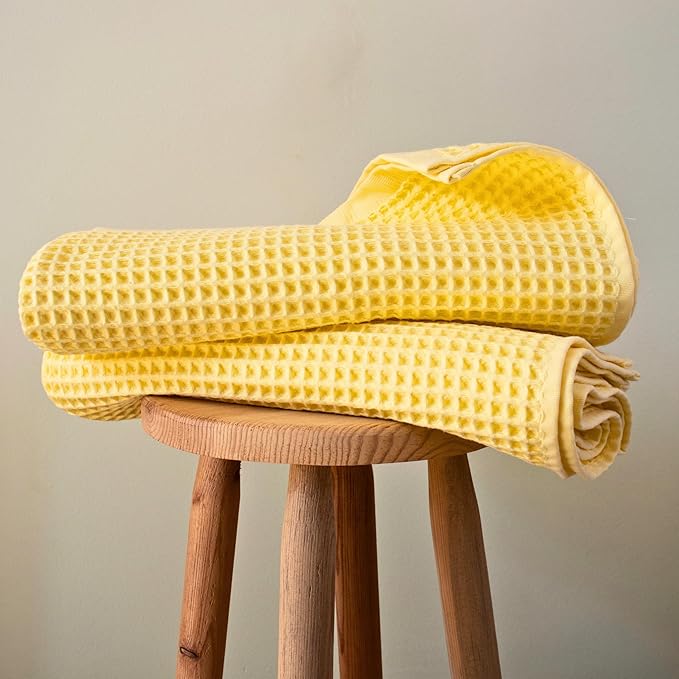 PÜSKÜL Premium Waffle Bath Towels Set of 2 - Organic 100% Turkish Cotton Bath Towel - Quick Dry, Absorbent, Light, Thin, 32x63 Large Waffle Towels for Bathroom (Yellow Bath Towels - Pack of 2)