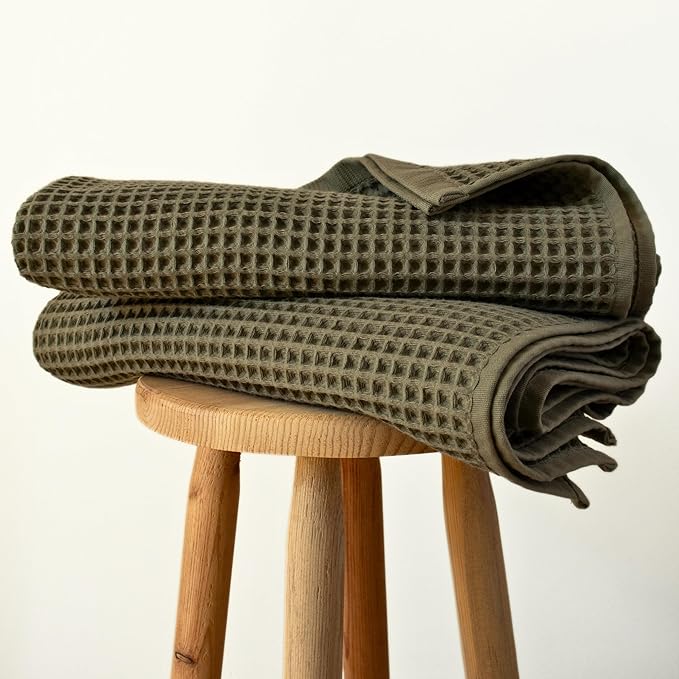 PÜSKÜL Premium Waffle Bath Towels Set of 2 - Organic 100% Turkish Cotton Bath Towel - Quick Dry, Absorbent, Light, Thin, 32x63 Large Waffle Towels for Bathroom (Khaki Green Bath Towels - Pack of 2)