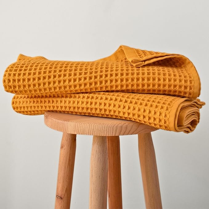 PÜSKÜL Premium Waffle Bath Towels Set of 2 - Organic 100% Turkish Cotton Bath Towel - Quick Dry, Absorbent, Light, Thin, 32x63 Large Waffle Towels (Mustard Yellow Bath Towels - Pack of 2)