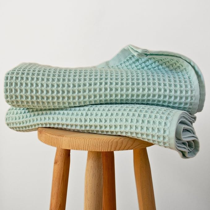 PÜSKÜL Premium Waffle Bath Towels Set of 2 - Organic 100% Turkish Cotton Bath Towel - Quick Dry, Absorbent, Light, Thin, 32x63 Large Waffle Towels for Bathroom (Ice Green Bath Towels - Pack of 2)