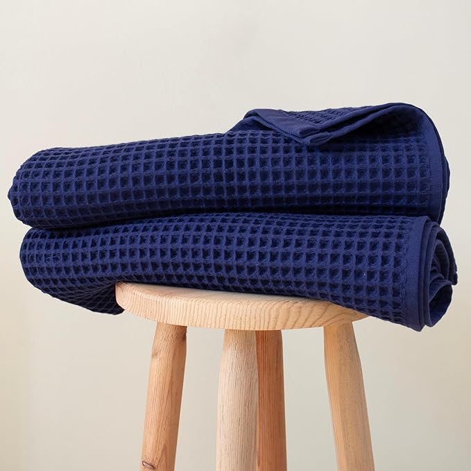 PÜSKÜL Premium Waffle Bath Towels Set of 2 - Organic 100% Turkish Cotton Bath Towel - Quick Dry, Absorbent, Light, Thin, 32x63 Large Waffle Towels for Bathroom (Navy Blue Bath Towels - Pack of 2)