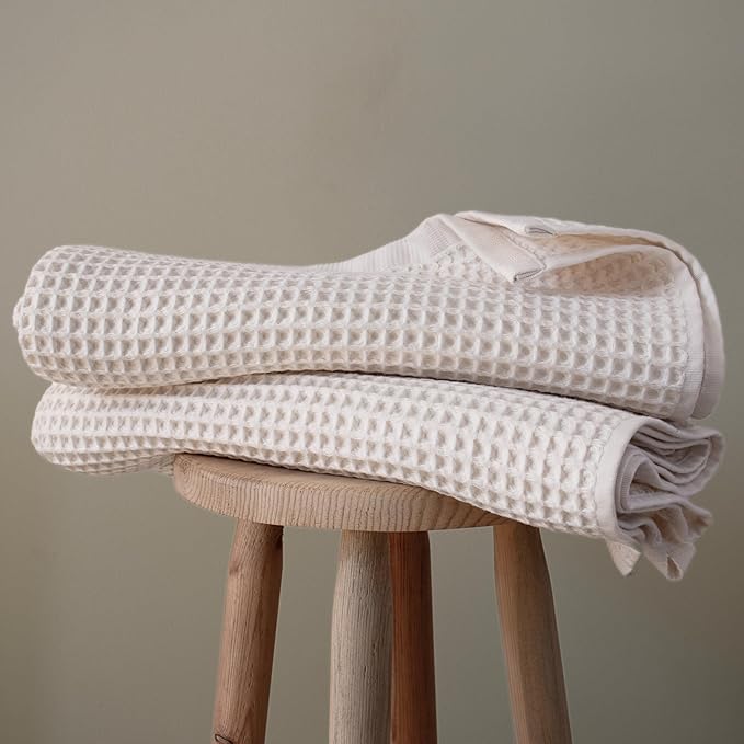 PÜSKÜL Premium Waffle Bath Towels Set of 2 - Organic 100% Turkish Cotton Bath Towel - Quick Dry, Absorbent, Light, Thin, 32x63 Large Waffle Towels for Bathroom (Natural Beige Bath Towels - Pack of 2)