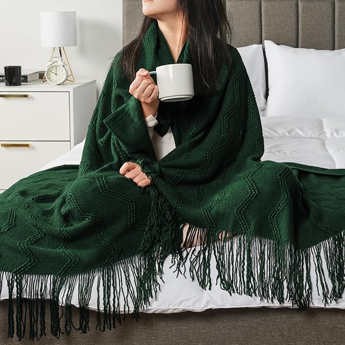 PAVILIA Emerald Green Knit Throw Blanket for Couch Bed, Soft Knitted Farmhouse Sofa Throw for Living Room, Lightweight Decorative Summer Throw Blanket for Chair, Outdoor Textured Boho Blanket, 50x60