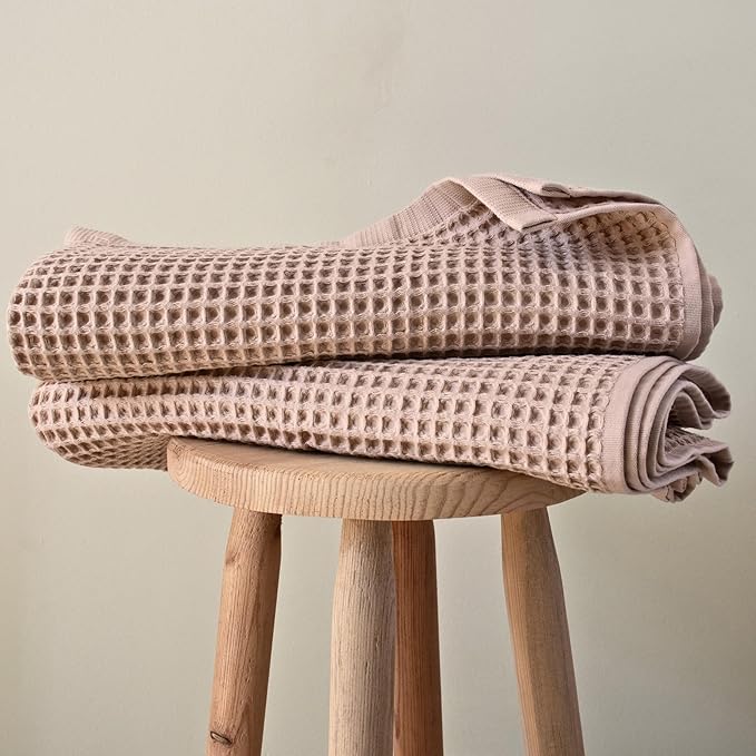 PÜSKÜL Premium Waffle Bath Towels Set of 2 - Organic 100% Turkish Cotton Bath Towel - Quick Dry, Absorbent, Light, Thin, 32x63 Large Waffle Towels for Bathroom (Beige Bath Towels - Pack of 2)