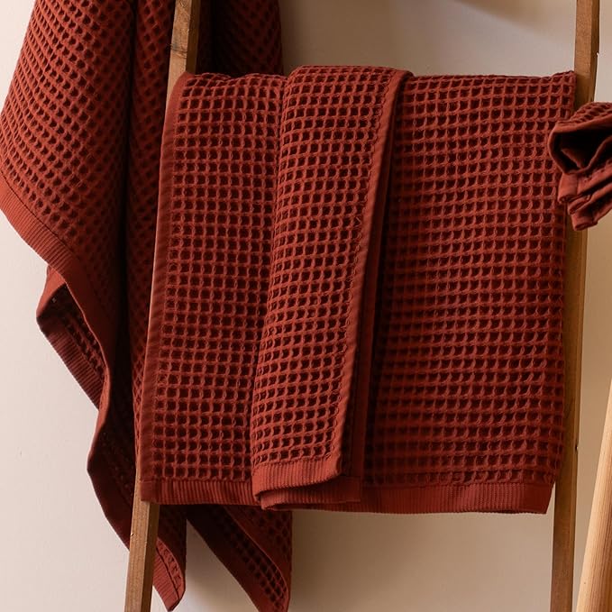 PÜSKÜL Premium Waffle Bath Towels Set of 2 - Organic 100% Turkish Cotton Bath Towel - Quick Dry, Absorbent, Light, Thin, 32x63 Large Waffle Towels for Bathroom (Red Brick Bath Towels - Pack of 2)