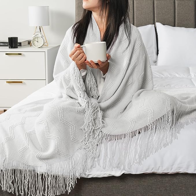 PAVILIA White Knit Throw Blanket for Couch Bed, Soft Knitted Farmhouse Sofa Throw for Living Room, Lightweight Decorative Summer Throw Blanket for Chair, Outdoor Textured Boho Blanket, 50x60