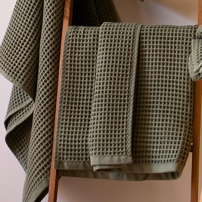 PÜSKÜL Premium Waffle Bath Towels Set of 2 - Organic 100% Turkish Cotton Bath Towel - Quick Dry, Absorbent, Light, Thin, 32x63 Large Waffle Towels for Bathroom (Khaki Green Bath Towels - Pack of 2)